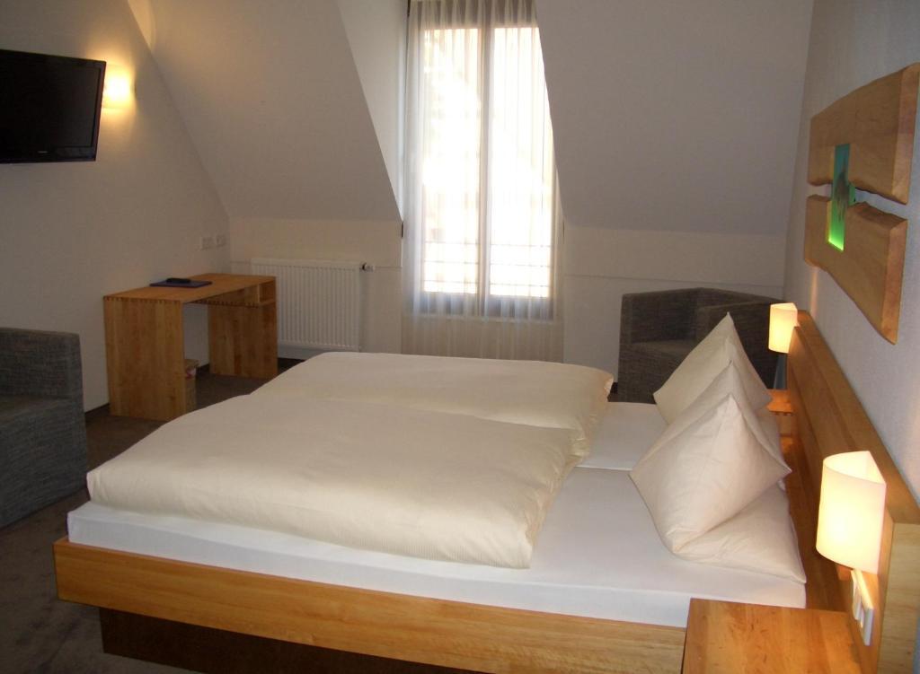 Karpfenhotel & Herrenhaus Im Gasthaus Sindel-Buckel 福伊希特旺根 客房 照片