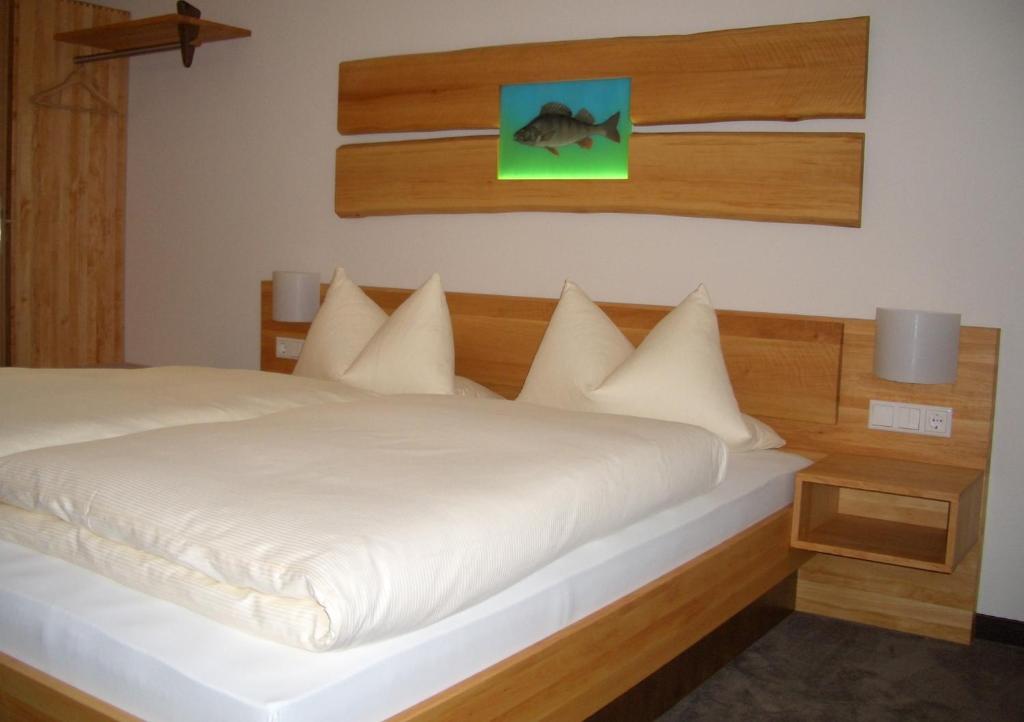 Karpfenhotel & Herrenhaus Im Gasthaus Sindel-Buckel 福伊希特旺根 客房 照片