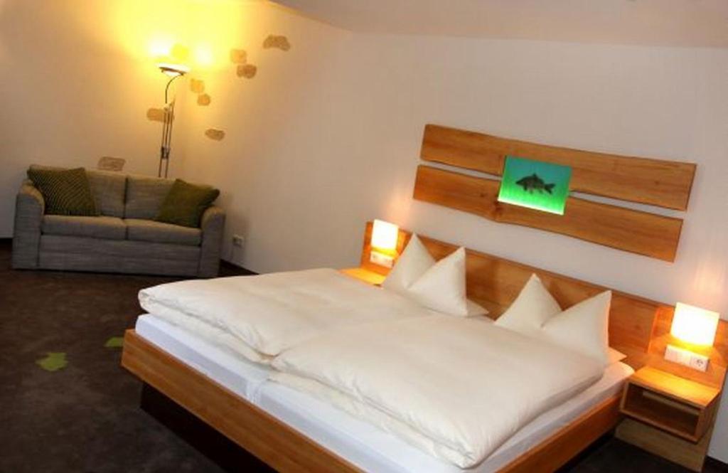 Karpfenhotel & Herrenhaus Im Gasthaus Sindel-Buckel 福伊希特旺根 客房 照片