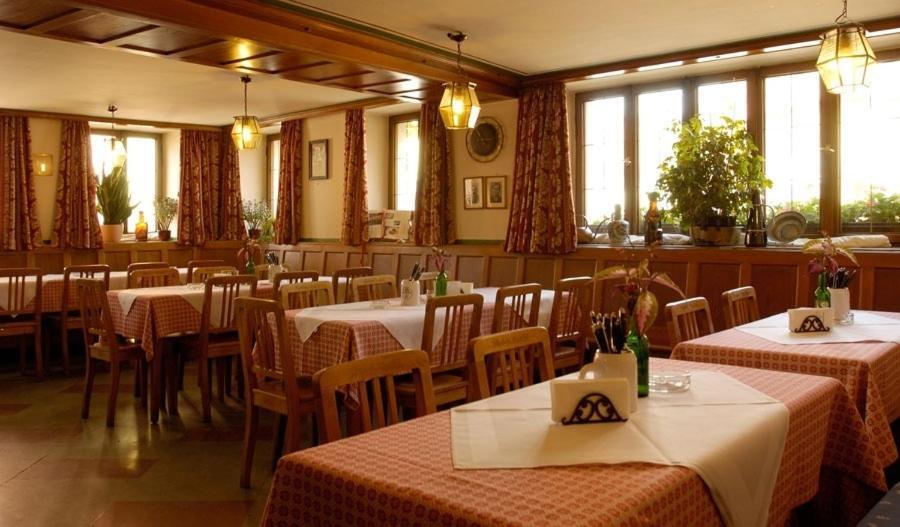 Karpfenhotel & Herrenhaus Im Gasthaus Sindel-Buckel 福伊希特旺根 外观 照片